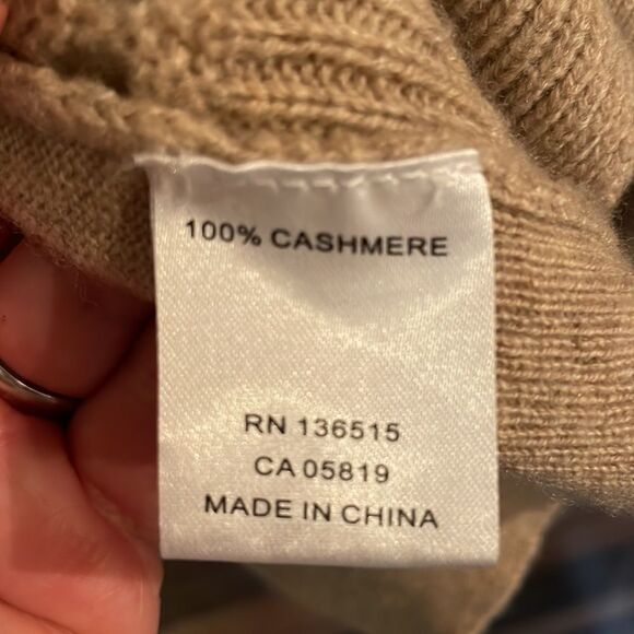 One Grey Day 100% Cashmere Hooded Sweater - Picture 10 of 10